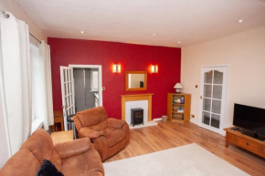 3 Bed Cottage Flat with Parking